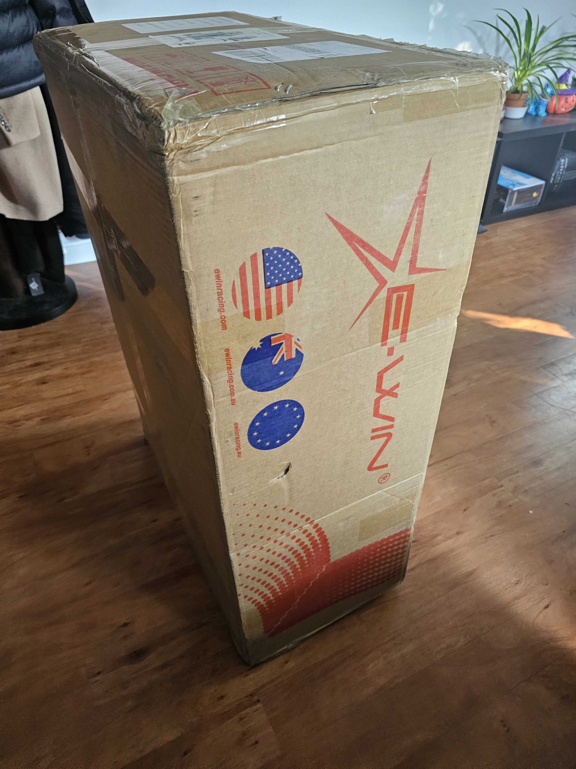 E-WIN Racing Knight Series shipping box