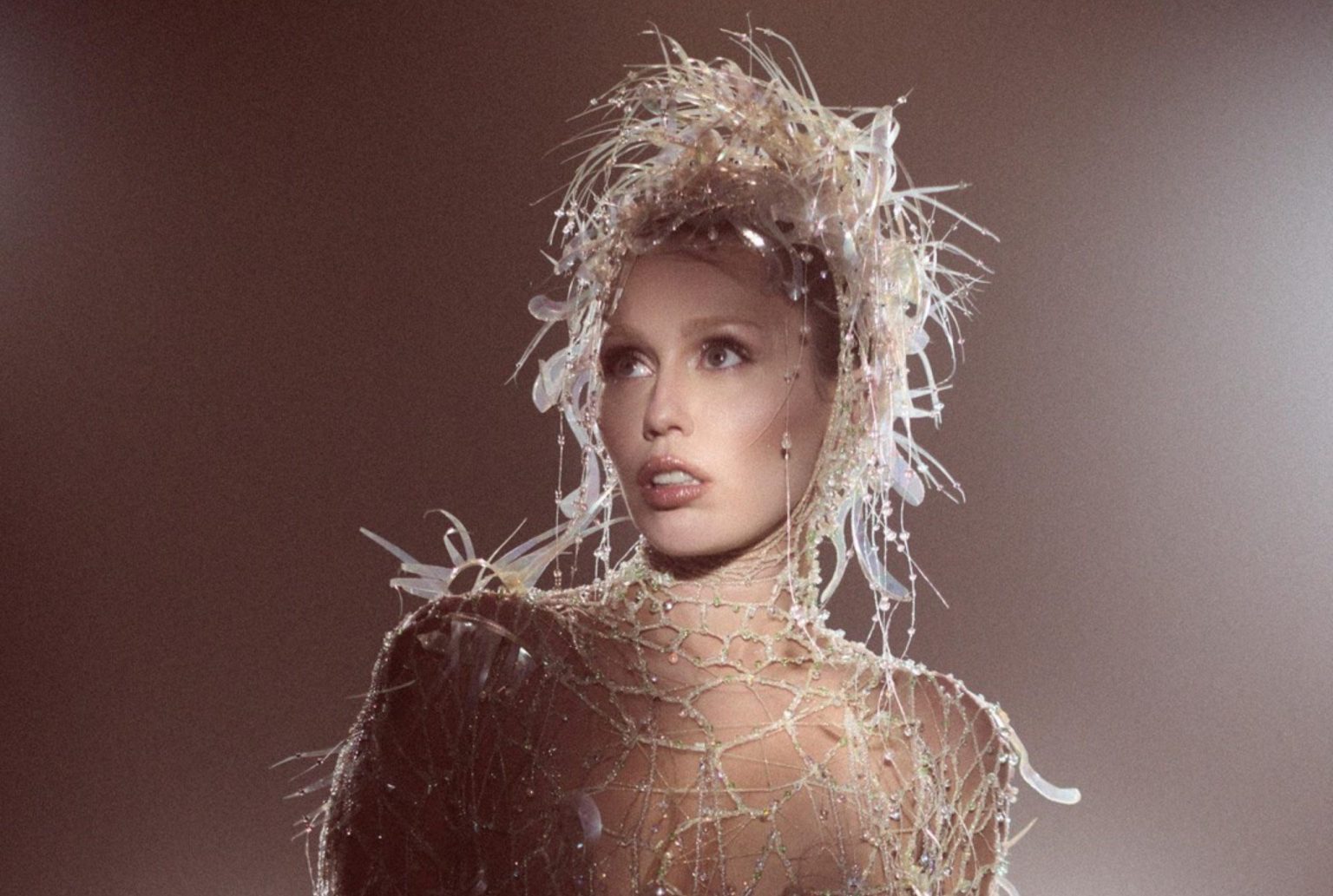 Miley Cyrus Album Review - Something Beautiful